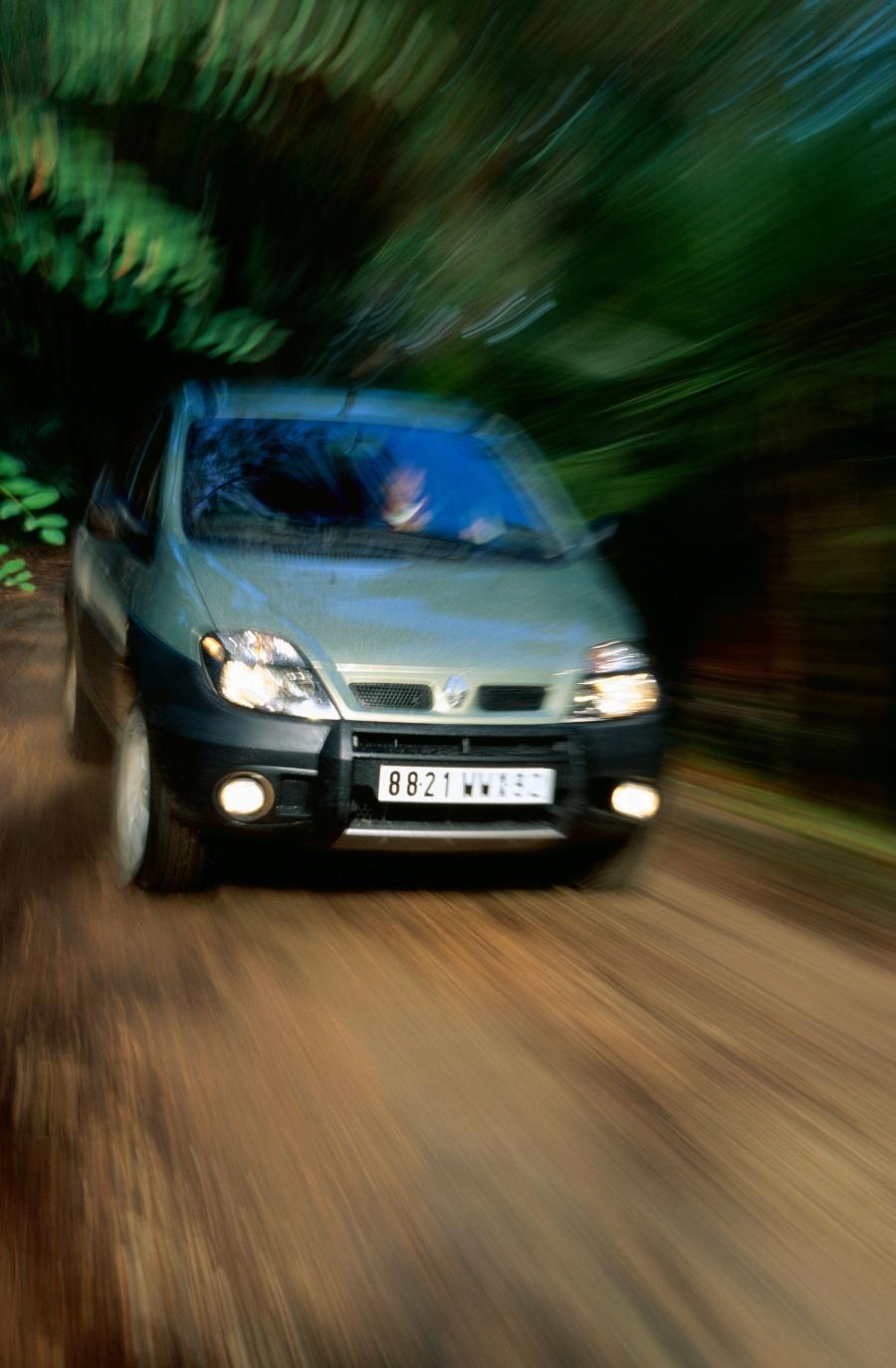  Renault Scenic RX4 2000 года  (фото 19 из 66)
